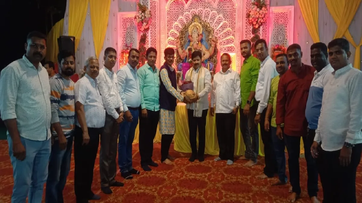 माघी गणेशोत्सवानिमित्त राष्ट्रवादी काँग्रेस पार्टी – शरदचंद्र पवार पक्षाचे नेते प्रशांत यादव यांनी घेतले गणरायाचे दर्शन!