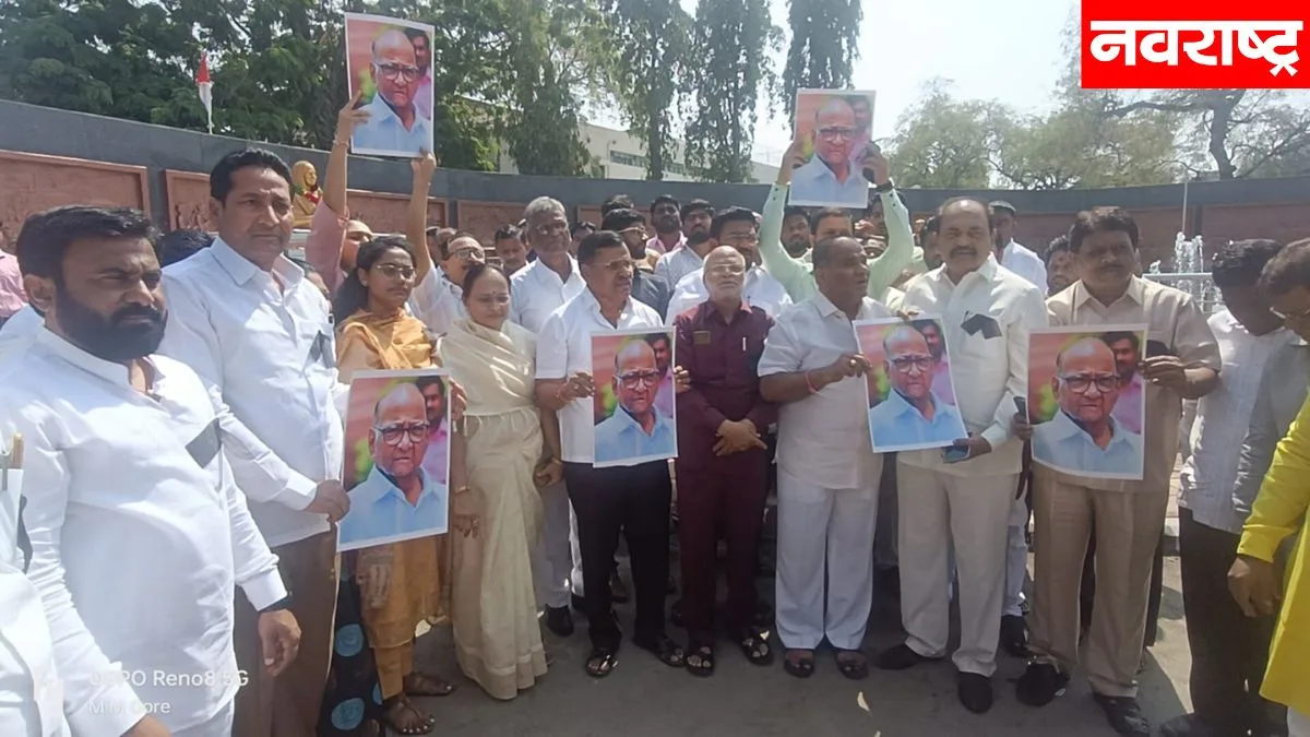 सोलापूरमध्ये शरद पवार गटाचे तीव्र आंदोलन; निवडणूक आयोगाचा केला निषेध
