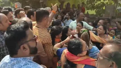 रस्त्याच्या भूमीपूजना दरम्यान जाेरदार राडा, आमदारांच्या उपस्थितीत भाजप कार्यकर्ते आणि पालक भिडले