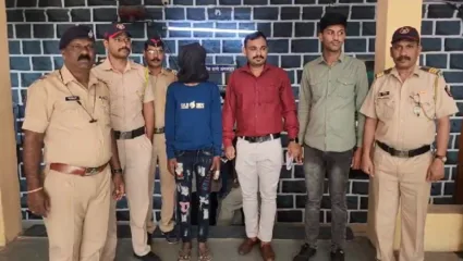 कल्याणमध्ये प्रवाशांचा मोबाईल हिसकावून पळणाऱ्या चोरट्याला पोलिसांनी पकडले