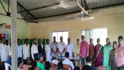 कोकण प्रवाशांचा रेल्वेप्रवास शेळ्या मेंढ्यांसारखा, लोकप्रतिनिधींचे दुर्लक्ष, जनआंदोलनाचा इशारा