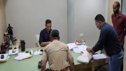 केडीएमसी अधिकारी अटक प्रकरणात, कल्याणच्या टीएलआर कार्यालयात पोलिसांचे सर्च ऑपरेशन सुरु