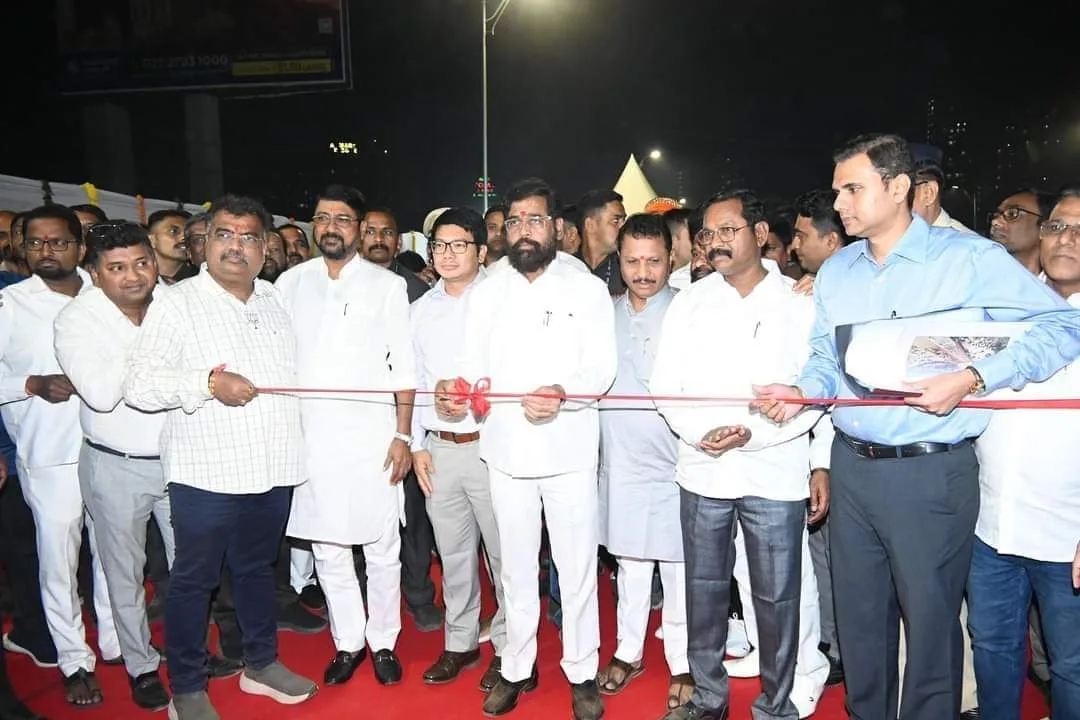 मुख्यमंत्र्यांच्या कार्यक्रमात ठाकरे गटाच्या संपर्क प्रमुखांच्या उपस्थितीने एकच चर्चा