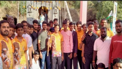 पन्हाळ्यावर शिवज्योत नेण्यासाठी शिवभक्तांची गर्दी; जय भवानी, जय शिवाजीच्या घोषणांनी दणाणला परिसर