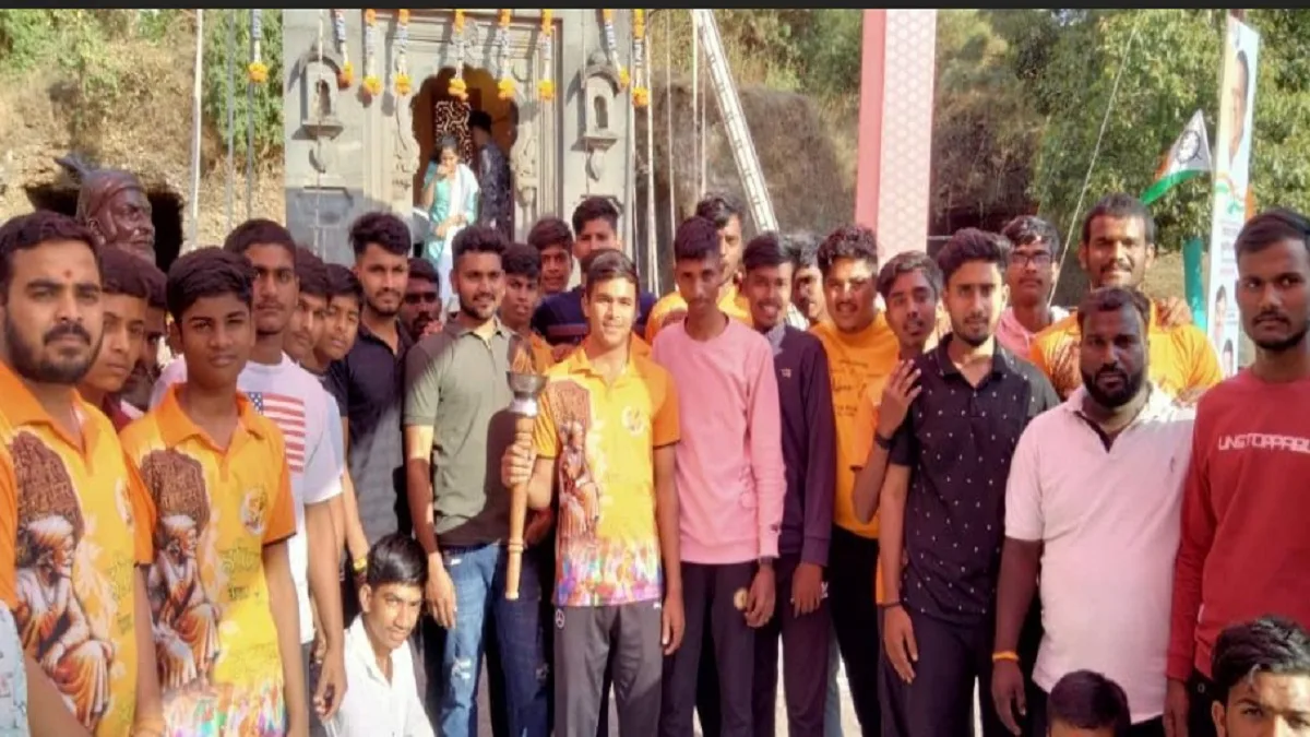 पन्हाळ्यावर शिवज्योत नेण्यासाठी शिवभक्तांची गर्दी; जय भवानी, जय शिवाजीच्या घोषणांनी दणाणला परिसर