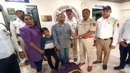 स्टेशन परिसरात आधी डेटोनेटर आता त्या बेवारस बॅगेत आहे तरी काय?