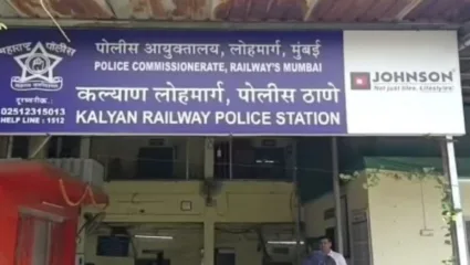 धावत्या लोकलमध्ये 10 वर्षीय चिमुकलीची काढली छेड