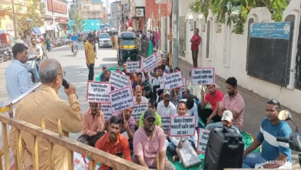 केडीएमसी मुख्यालयावर कंत्राटी कामगारांचा निषेध मोर्चा