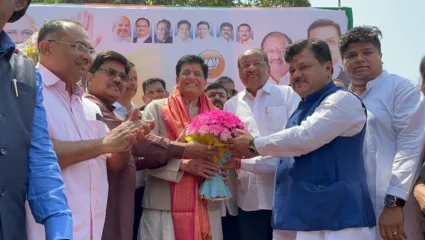 महायुतीचे लोकप्रिय उमेदवार पियुष गोयल यांचे मागाठाणेत ढोल-ताशाच्या गजरात जंगी स्वागत
