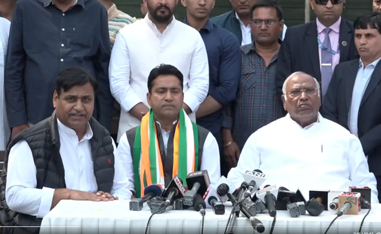 खासदार राहुल कासवान यांचा भाजपला रामराम; मल्लिकार्जुन खर्गे यांच्या उपस्थितीत केला काँग्रेसमध्ये प्रवेश