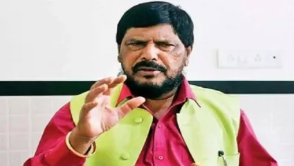 शिर्डी, सोलापूरची जागा आम्हाला द्या, जुन्या मित्रांना विसरू नका; रामदास आठवलेंचा भाजपला सल्ला