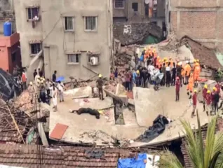 पश्चिम बंगालमध्ये बेकायदा बांधण्यात येत असलेली  इमारत कोसळली; 9 जणांचा मृत्यू, 17 जण जखमी
