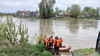 शाळकरी विद्यार्थ्यांना घेऊन जाणारी बोट नदीत बुडाली, चार जणांचा मृत्यू, दहा विद्यार्थ्यांसह अनेक जण बेपत्ता!