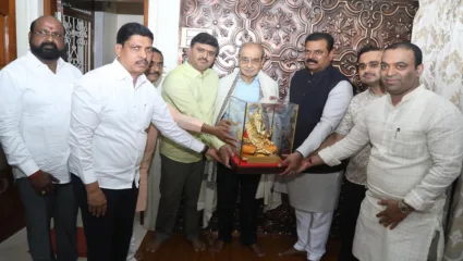 केंद्रीयमंत्री कपिल पाटील यांनी घेतली ज्येष्ठ निरुपणकार आप्पासाहेब धर्माधिकारी यांची भेट