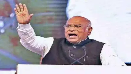मुंबईतील काँग्रेसच्या बड्या नेत्याने व्यक्त केली नाराजी, स्टार प्रचारकपदाचा दिला राजीनामा