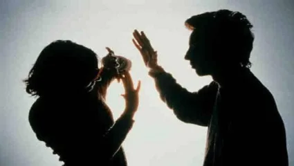 अश्लील व्हिडिओ दाखवून अल्पवयीन मुलीवर अत्याचार