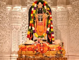 रामलल्लाला उकाड्यापासून वाचवण्यासाठी मंदिरात बसवले कुलर, दही हंगामी फळांचा प्रसाद अर्पण!