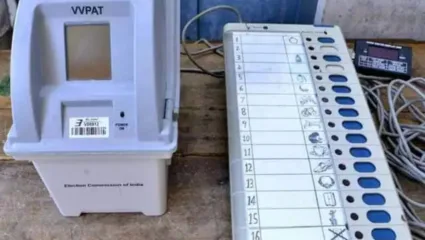 EVM मशीन ठेवलेल्या स्ट्रॉग रूमचे डिस्प्ले चार मिनिटांसाठी बंद;  जळगावमध्ये धक्कादायक प्रकार