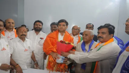 कल्याणमध्ये महायुतीच्या मध्यवर्ती निवडणूक कार्यालयाचे श्रीकांत शिंदे यांच्या हस्ते उद्घाटन