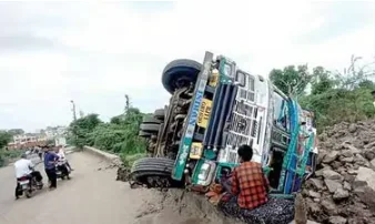 Series Of Accidents Continue On Nagpur Tuljapur Highway Nrka