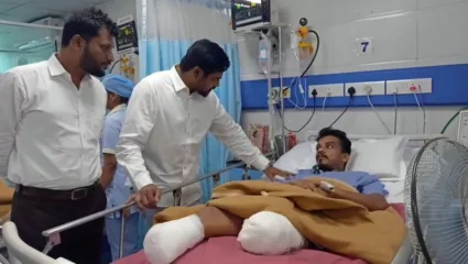 शिवसेना प्रमुखांनी पुढे केला मदतीचा हात, अपघातात दोन्ही पाय गमावलेल्या तरुणाचा उपचार होणार निशुल्क