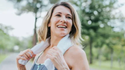 जीवनशैलीमधील पाच सुधारणा ज्या पन्नाशीपुढील स्त्रियांना ठरतील लाभदायक