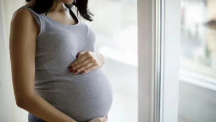 गर्भधारणेदरम्यान आईच्या आरोग्याचे असे करा निरीक्षण, रक्ततपासणी किती आवश्यक जाणून घ्या