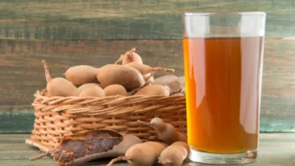 कडक उन्हाळ्यात शरीराला काश्मीरसारखा थंडावा देण्यासाठी घरी बनवा चिंचेचे सरबत