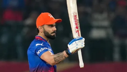 विराट कोहलीच्या झंझावाती खेळीने आरसीबीला प्लेऑफच्या शर्यतीत ठेवलंय टिकून