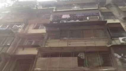 मराठी- गुजराती वाद कायम; घाटकोपरमधील गुजराती रहिवाशांनी ठाकरे गटाच्या कार्यकर्त्यांना सोसायटीमध्ये येण्यास रोखले