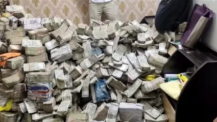 झारखंडमध्ये ईडीची मोठी कारवाई, मंत्र्यांच्या स्वीय सचिवाच्या नोकराच्या घरातून 20 कोटींची रोकड जप्त!