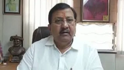 वंचितचा पक्ष वंचितांसाठी आहे की धनदांडग्यांसाठी? प्रकाश शेंडगेंचा प्रकाश आंबेडकरांना सवाल