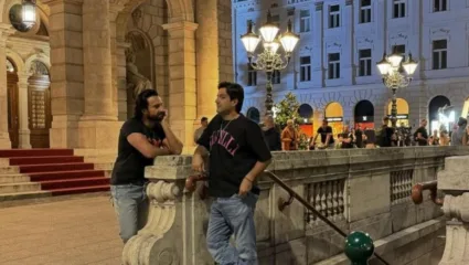 ‘बॅक टू सेट विथ माय फर्स्ट हिरो’ अस कॅप्शन देत सिद्धार्थ आनंद ने सैफ सोबतचा फोटो केला शेअर