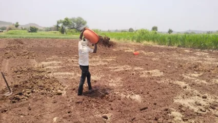 खरीप हंगामातील पेरणी पूर्व मशागतीच्या कामांना वेग, उत्पादन वाढीसाठी शेतकऱ्यांचे प्रयत्न