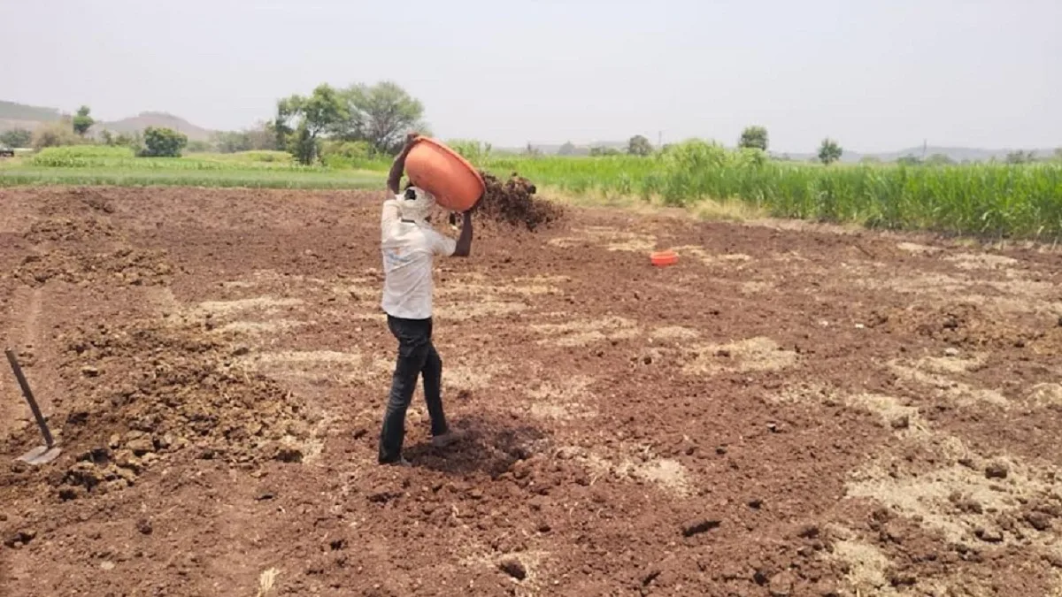 खरीप हंगामातील पेरणी पूर्व मशागतीच्या कामांना वेग, उत्पादन वाढीसाठी शेतकऱ्यांचे प्रयत्न