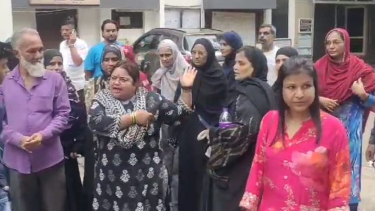 धक्कादायक! अजूनही ५० कुटुंब ‘या’ अतिधोकादायक इमारतीत वास्तव्याला