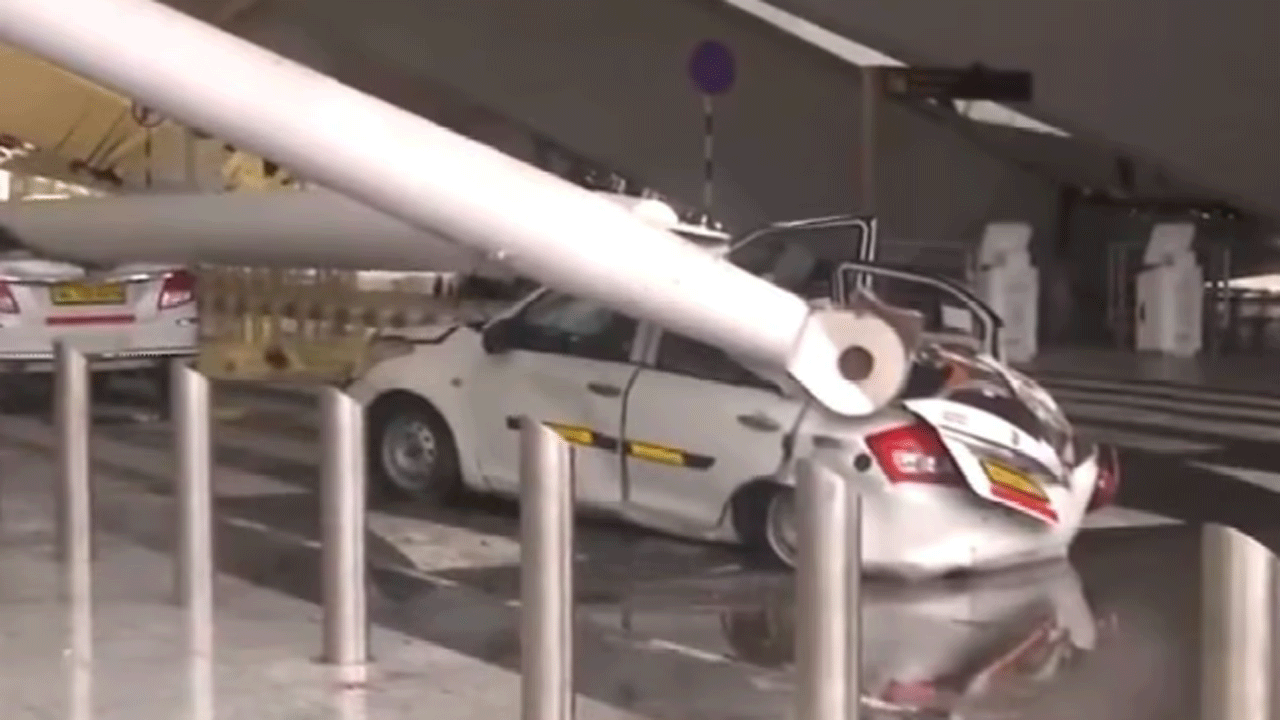 इंदिरा गांधी आंतरराष्ट्रीय विमानतळावरील छतच कोसळलं; 6 जण जखमी