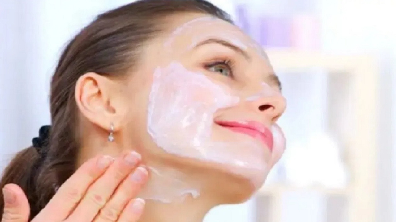 तुम्हाला चेहऱ्यावर नॅचरल ग्लो हवाय?; तर दररोज सकाळी प्या ‘ही’ पेय