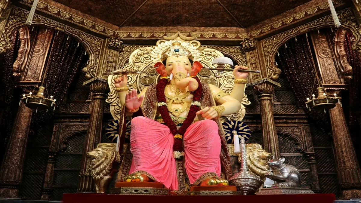 आतुरता बाप्पाच्या आगमनाची! लालबागच्या राजाचे ‘श्री गणेश मुहूर्त पूजन’ संपन्न, पाहा PHOTO