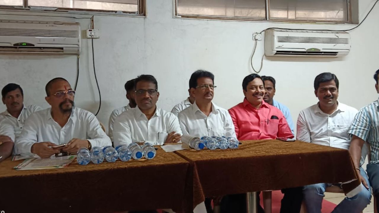 पदवीधरांचे प्रश्न सभागृहात न मांडणाऱ्या आमदाराला घरी बसवा, इंडिया आघाडीच्या पदाधिकाऱ्यांचे आवाहन
