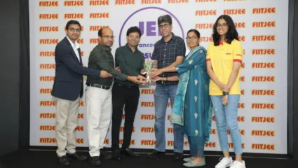 मुंबईमधील जोविताने FIITJEE परीक्षेत टॉप, तर ठाण्याचा पक्षाल नागडा अव्वल स्थानावर