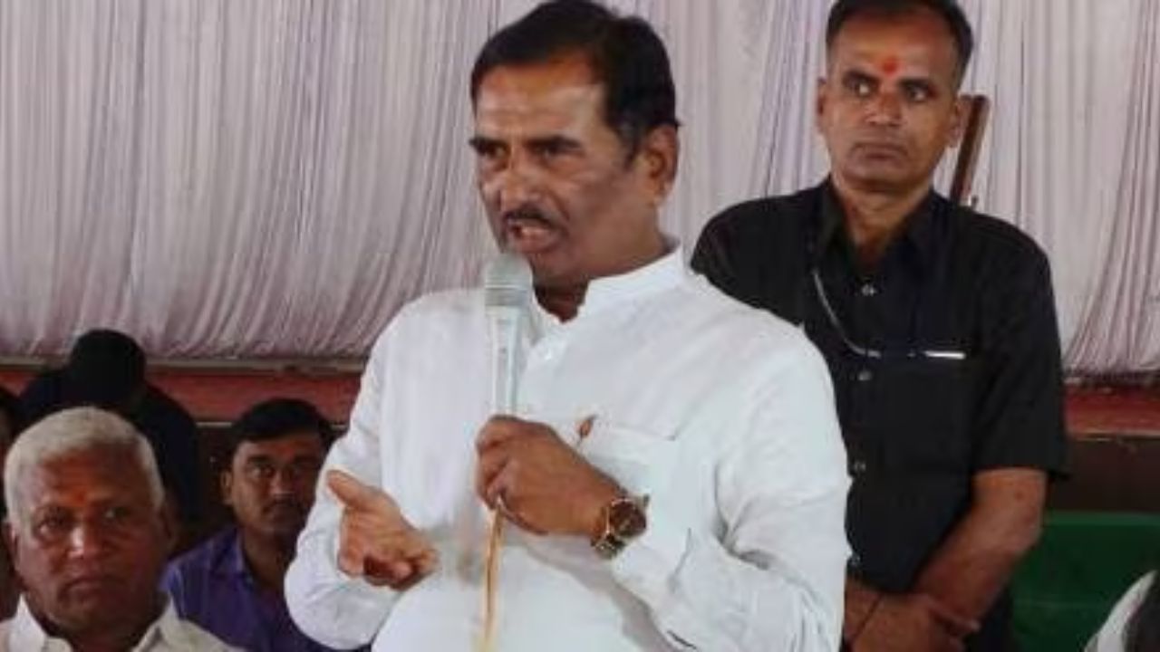 Clashes Between Office Bearers And Workers In Bjps Thought Meeting Video Viral On Social Media