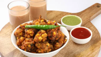 पावसाची मजा डबल करतील क्रिस्पी कॉर्न भजी! लगेच नोट करा रेसिपी