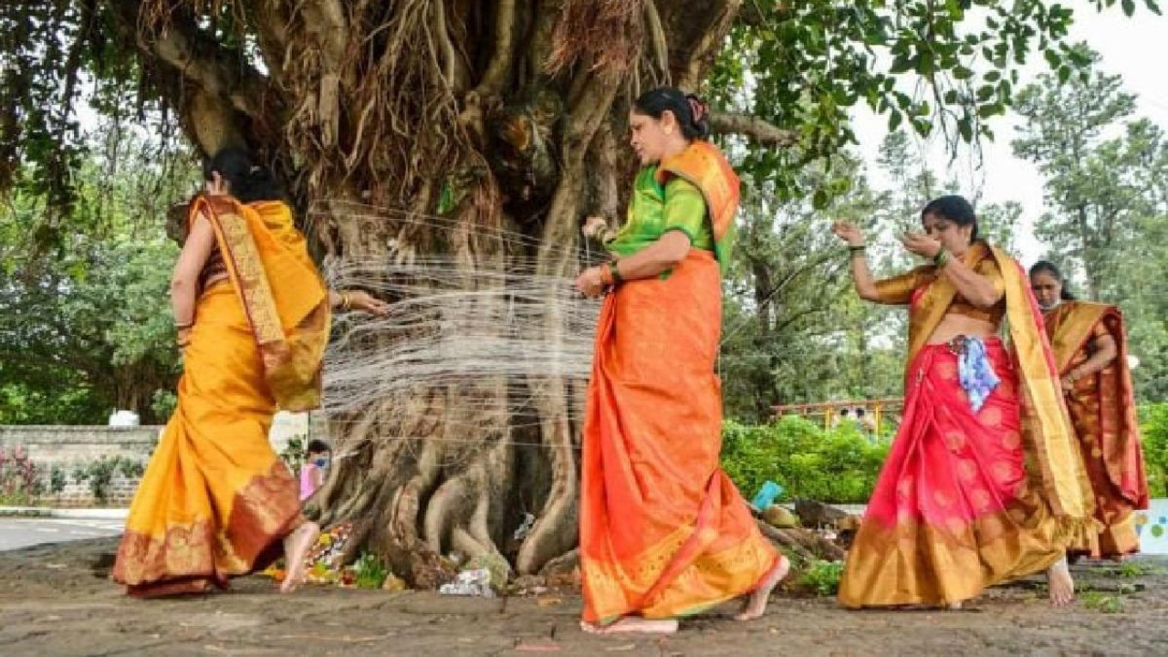 त्यामुळेच वाणात या फळांचा समावेश केला जातो. यादिवशी महिला या फळांव्यतिरिक्त इतर फळांचाही समावेश करतात 
