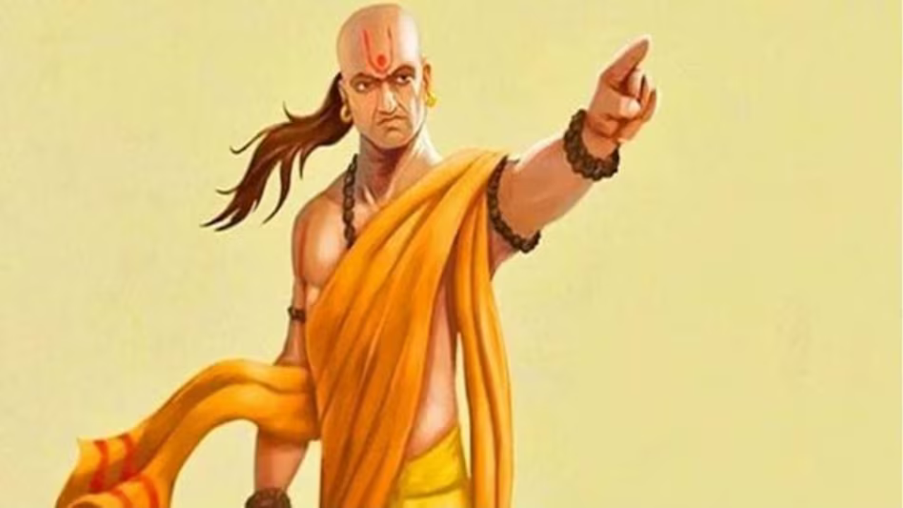 पुरुषांच्या तुलनेत महिला जास्त छळ, कपट करतात. आपल्या याच सवयींमुळे त्यांना संकटांचा सामना करावा लागतो आणि याच सवयींमुळे त्या नवऱ्यापासूनही लांब होतात
