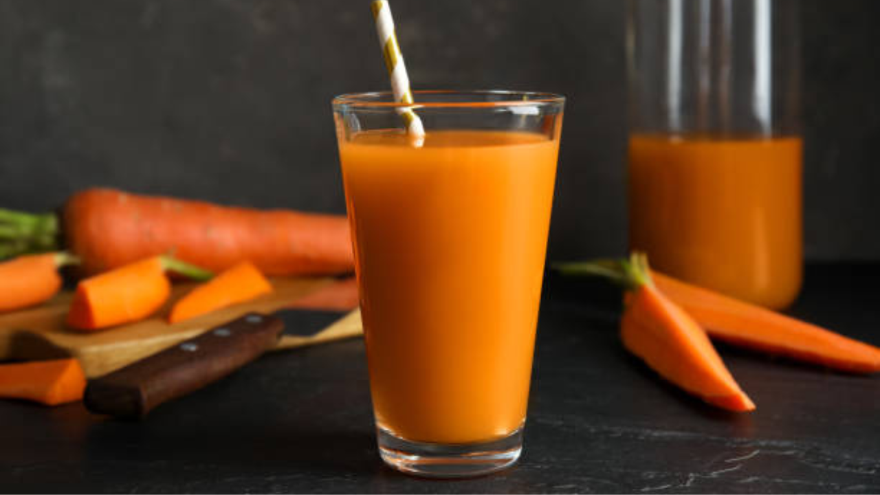 मुले गाजर खायला कटकट करतात? मग घरी बनवा टेस्टी कॅरट स्मूदी! याचे आहेत अनेक आरोग्यदायी फायदे