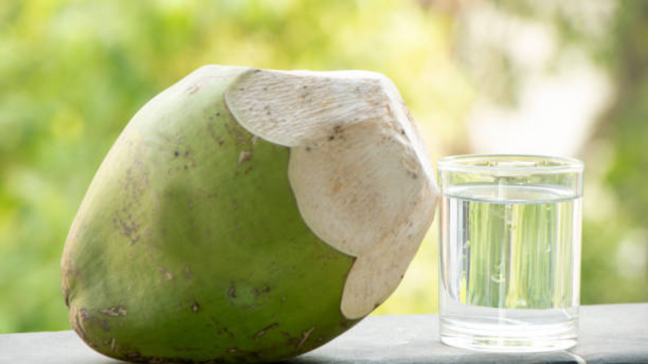 एका कप पाण्यात फक्त 48 कॅलरीज असतात, त्यामुळे भरपूर प्यायल्यानंतरही शरीरात कॅलरीज वाढत नाहीत आणि ते सहज पचते. यामुळे हायड्रेशनमध्येही फायदा होतो