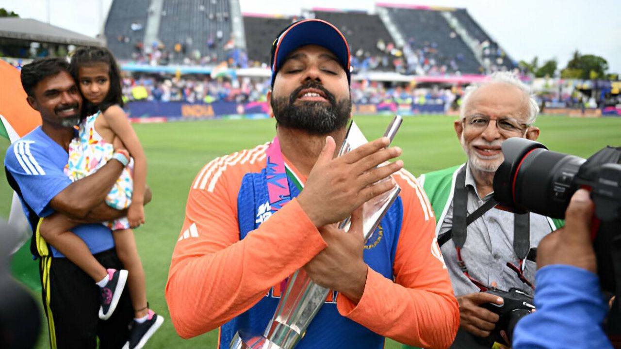 भारताचा कॅप्टन रोहित शर्माने या विश्वचषकामध्ये त्याचबरोबर भारतीय क्रिकेटला वेगळ्या स्तरावर नेले आहे. हिटमॅनने सुद्धा त्याचा शेवटचा T-२० सामना होता अशी घोषणा केली आहे. 