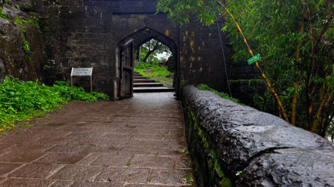 तोरणा किल्ला (फोटो सौजन्य - iStock)