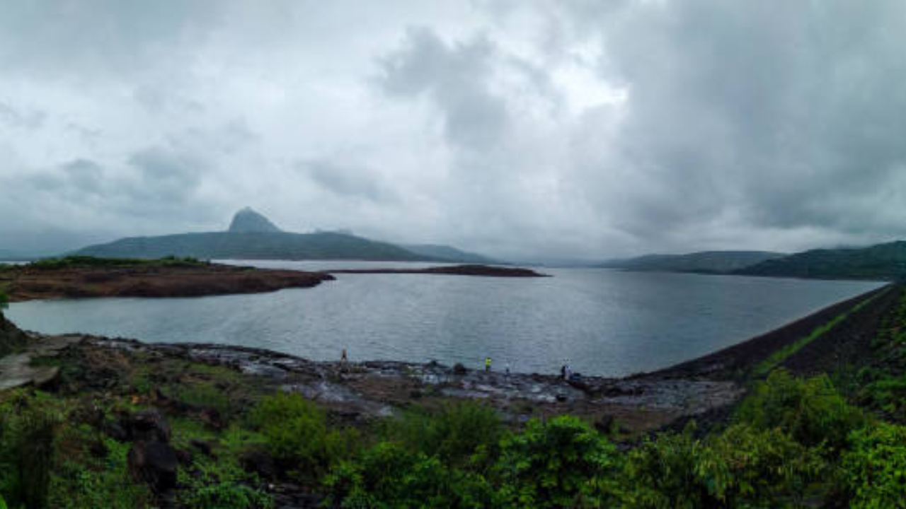 लोणावळ्याचा रम्य परिसर (फोटो सौजन्य - iStock)